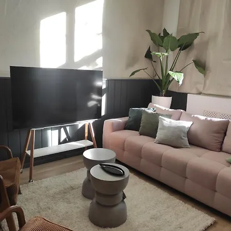 Alte Schule Gaestehaus - Klassenzimmer Loft * Bitburg