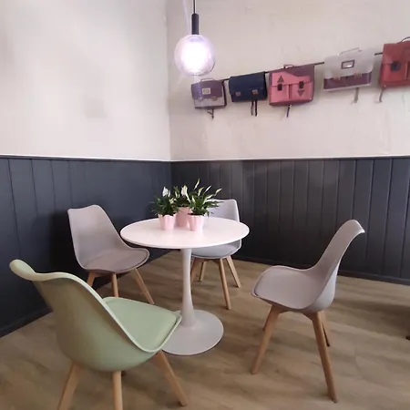 Alte Schule Gaestehaus - Klassenzimmer Loft * Bitburg